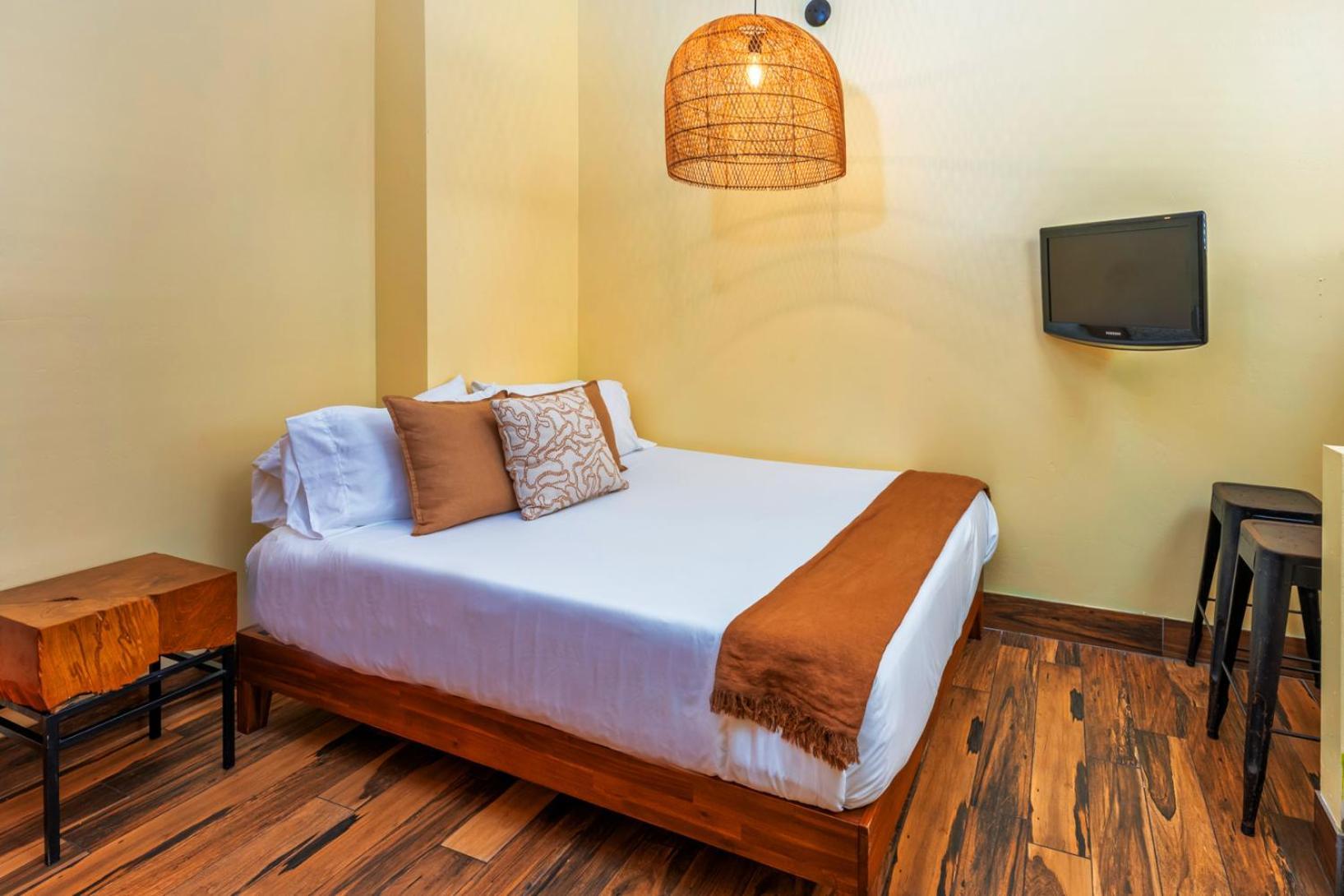 Nomads Hotel 2*