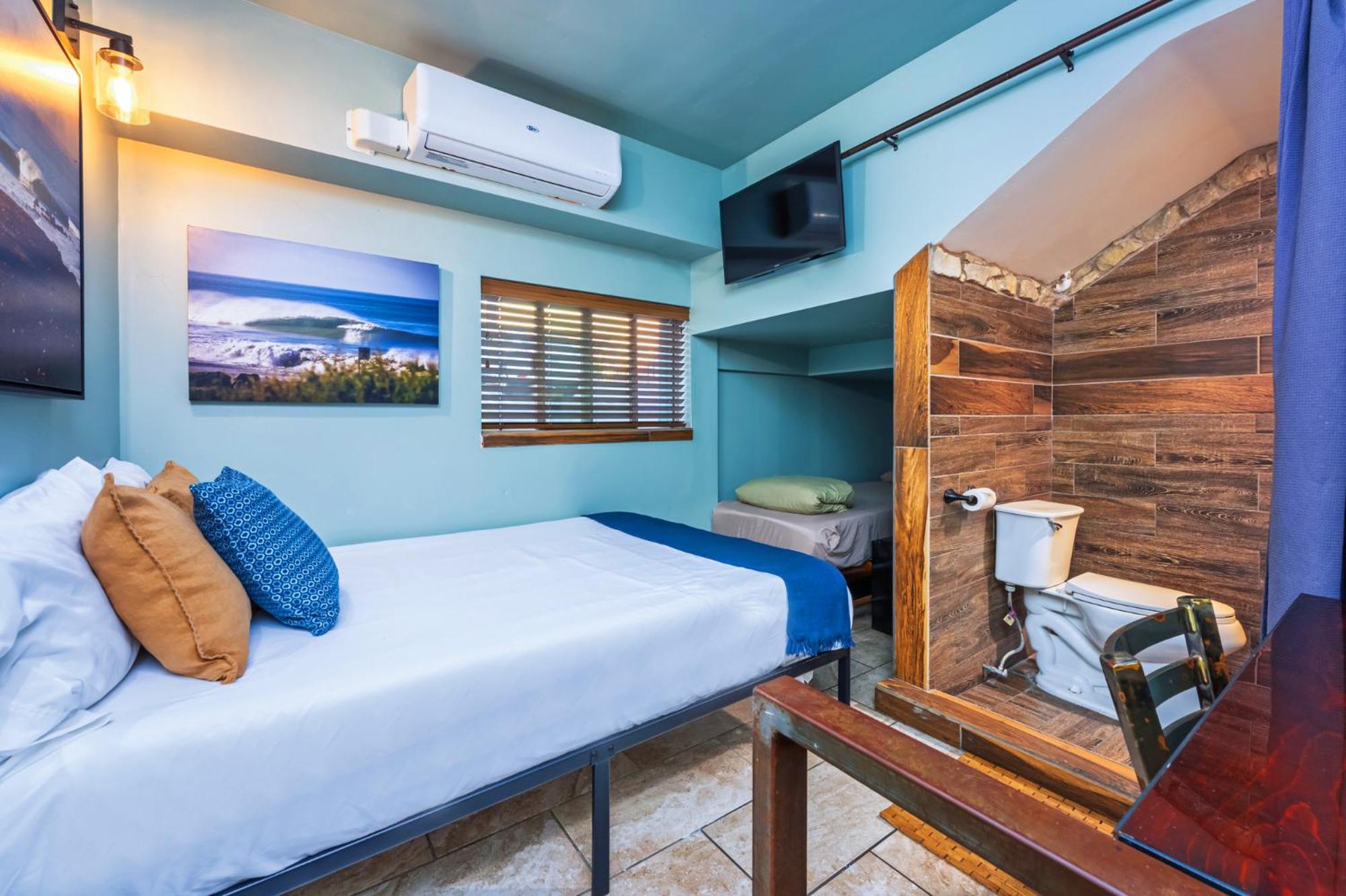 Nomads Hotel 2*